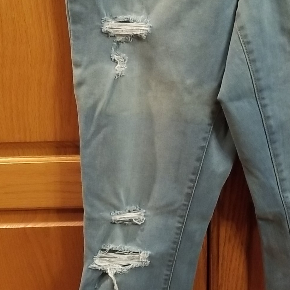 Universal Thread Distressed Jeans Size 2 - Picture 3 of 7